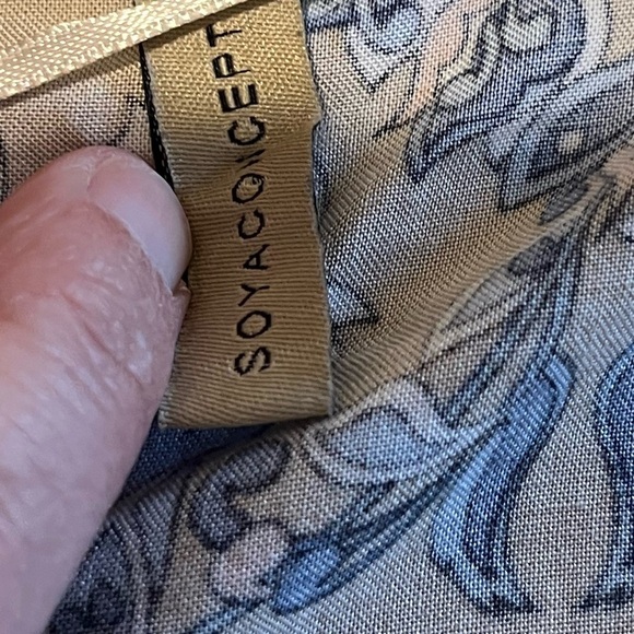 🩵 SoyaConcept Long Sleeve Floral Blouse – Size M – Blue & Beige Pattern🩵 - Picture 2 of 9